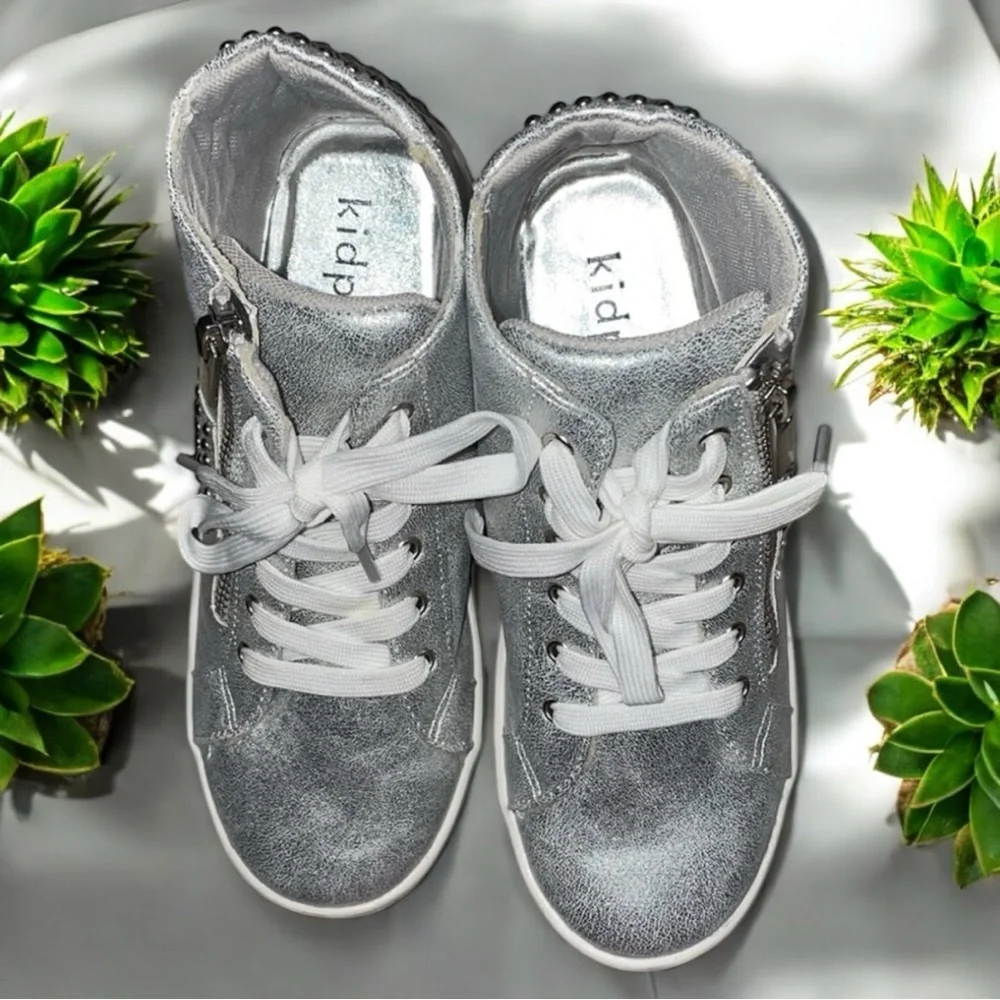 NWOT KidPik- SILVER HIGH-TOP STUDDED DISTRESSED METALLIC HIGHTOP Size 3